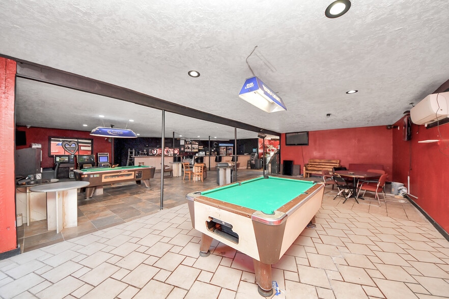 More Photos Of 1734 Allen Genoa Rd, Houston Freestanding For Sale