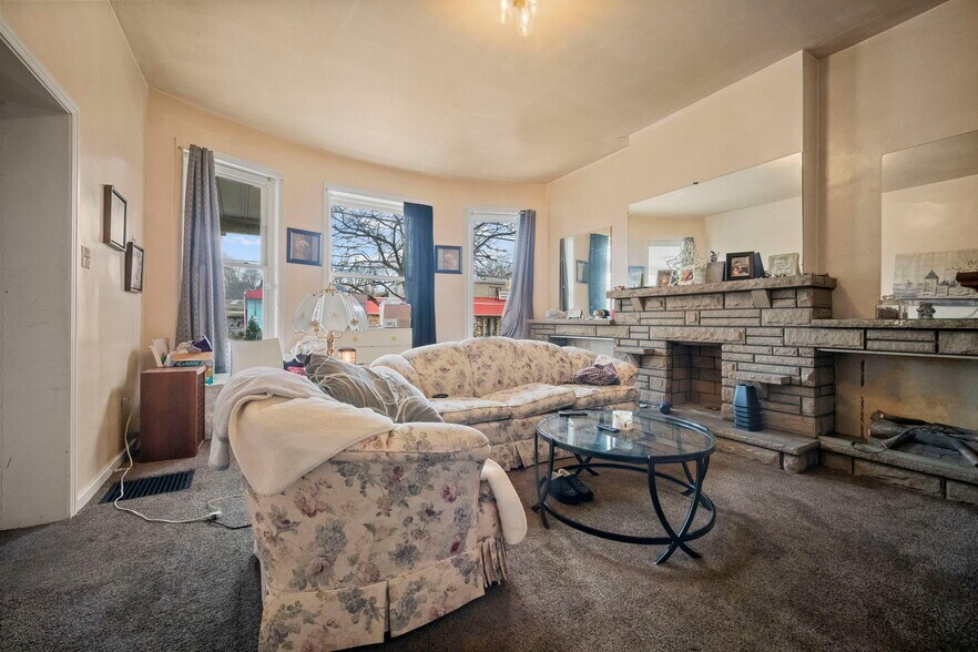 More Photos Of 306 E Maiden St, Washington Apartments For Sale