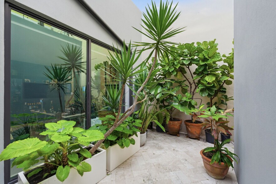 More Photos Of 45 Valencia Ave, Coral Gables Storefront Retail Office For Sale