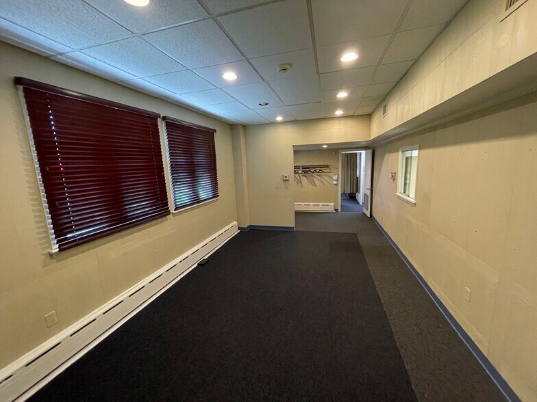 More Photos Of 2701 Cowpath Rd, Hatfield Office Residential For Lease