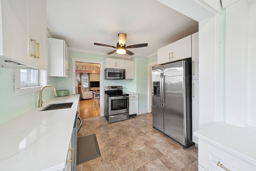 More Photos Of 413 2nd St NE, Puyallup Office For Sale