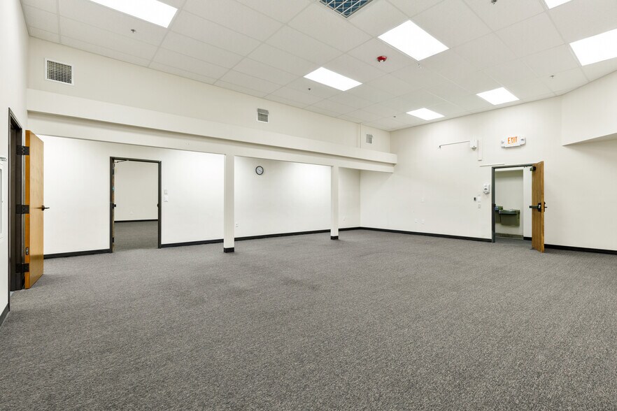 More Photos Of 26243 State Highway 51, Wagoner Medical For Sale