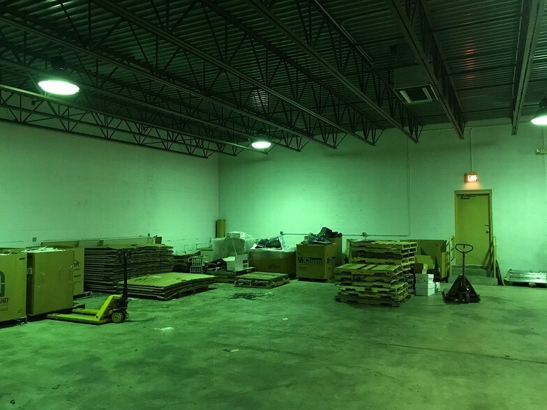 More Photos Of 161 N Lincoln Ave, Salem Office For Sale