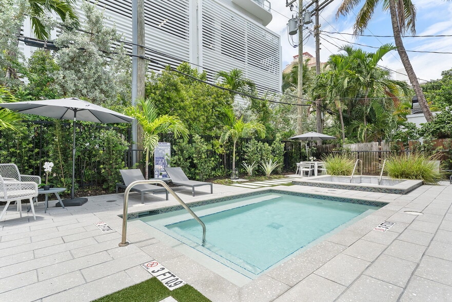 More Photos Of 3020-3024 Seville St, Fort Lauderdale Hotel For Sale