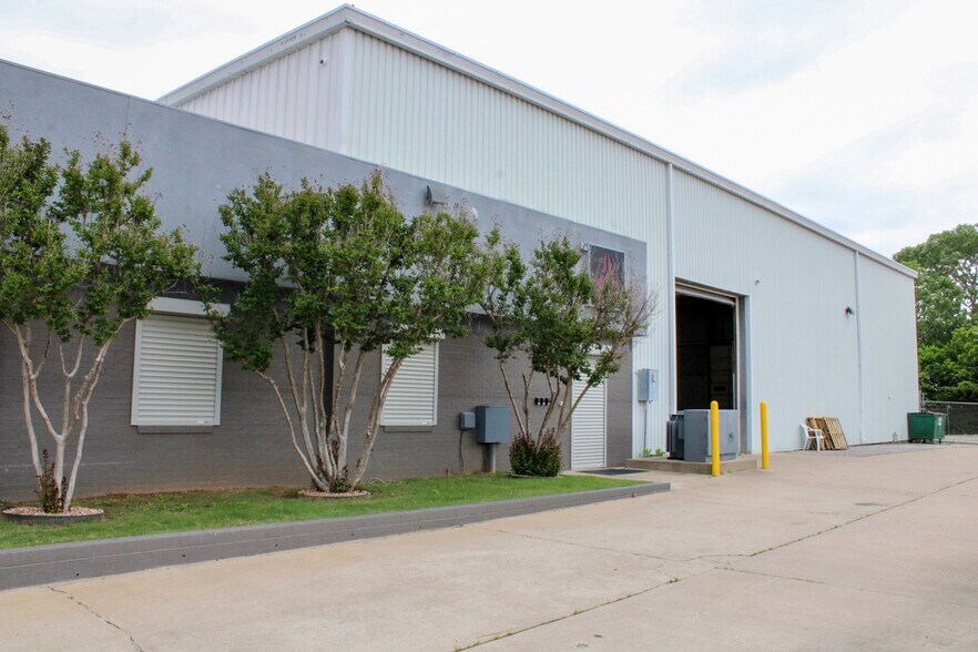 More Photos Of 4121 S 72nd Ave, Tulsa Service For Sale