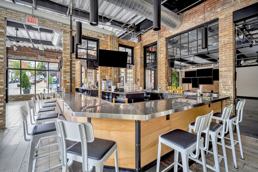 More Photos Of 331 E 13th St, Cincinnati Restaurant For Lease