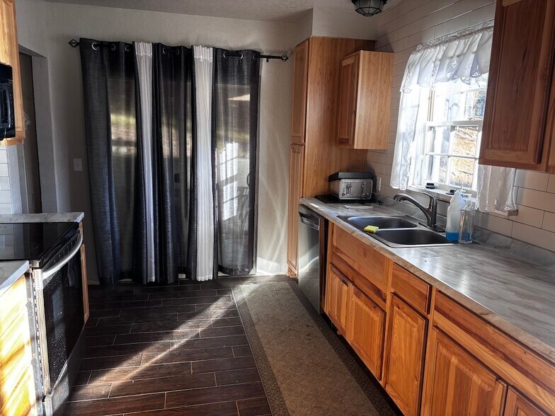 More Photos Of 305 N 3rd St, Mccall Freestanding For Sale