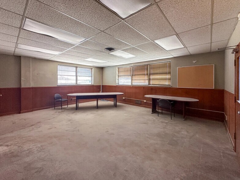 More Photos Of 3418 W Highway 80, Big Spring Warehouse For Lease