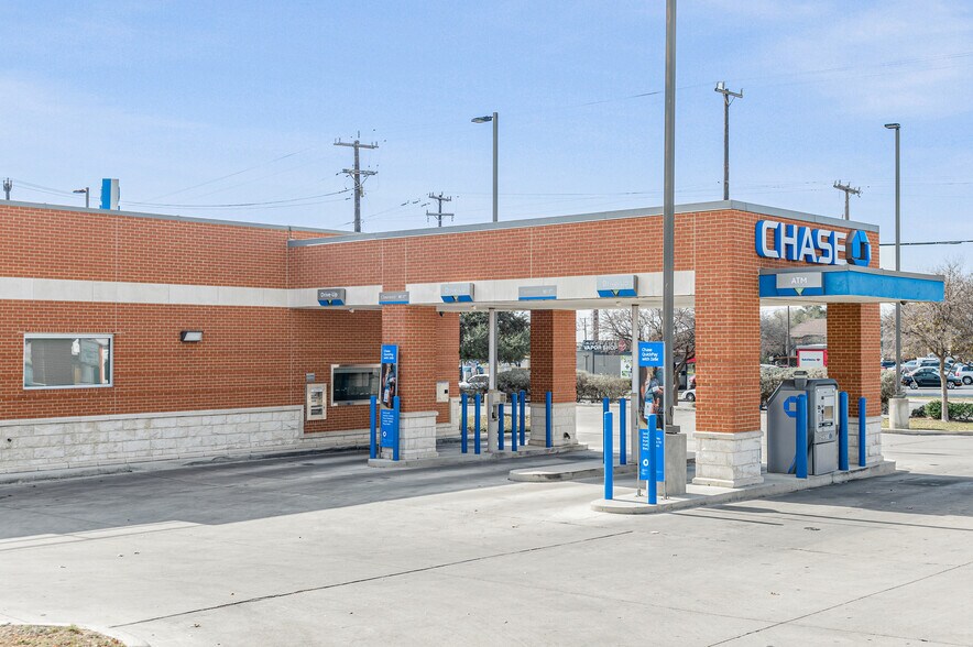 More Photos Of 5801 Babcock Rd, San Antonio Bank For Lease