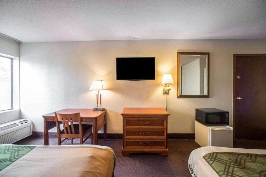 More Photos Of 1806 Bittle Pl, Marion Hotel For Sale