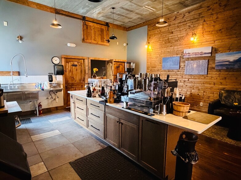 More Photos Of 208 N Oakland Ave, Oakland Storefront Retail Residential For Sale