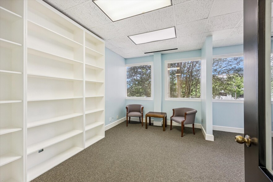 More Photos Of 4625 Lillian St, Houston Office For Sale