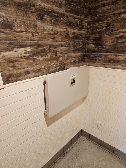 More Photos Of 1289 N Canyon Creek Pky, Spanish Fork Storefront Retail Office For Lease