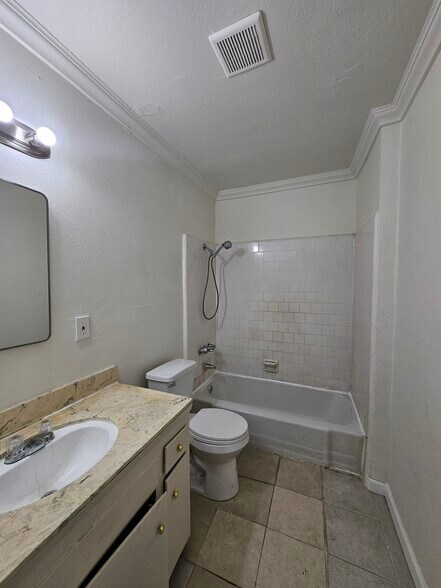 More Photos Of 538 W 82nd St, Los Angeles Apartments For Sale