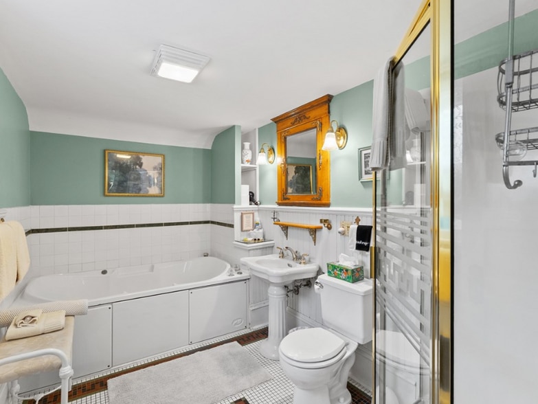 More Photos Of 908 Michigan St, Sturgeon Bay Hospitality For Sale
