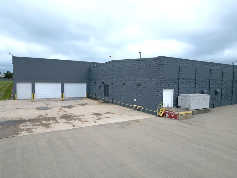 More Photos Of 505 Libby St, Waupun Manufacturing For Lease