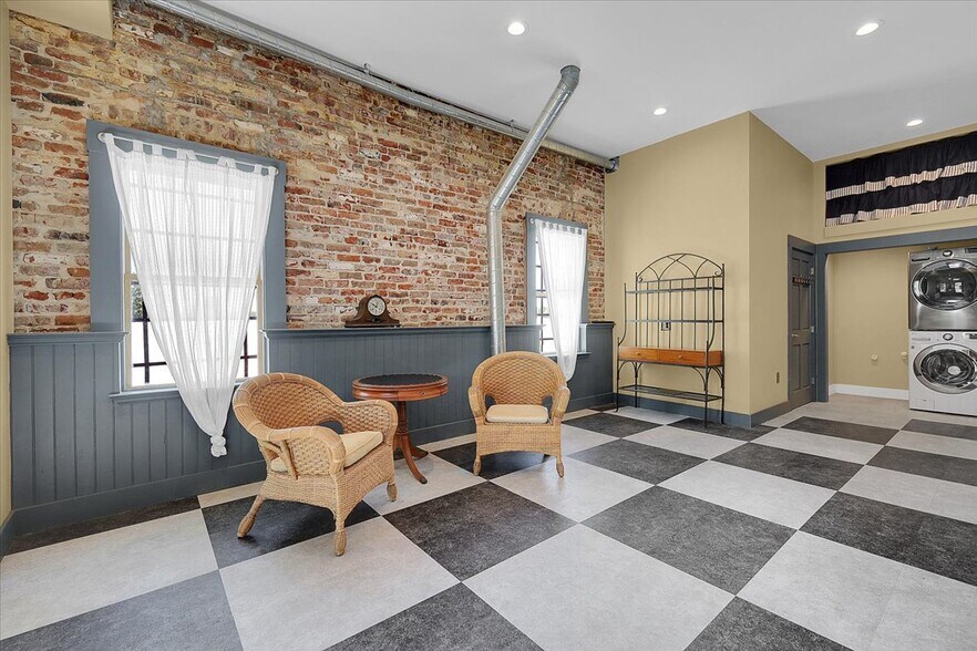 More Photos Of 228 1st St, Marysville Storefront Retail Residential For Sale