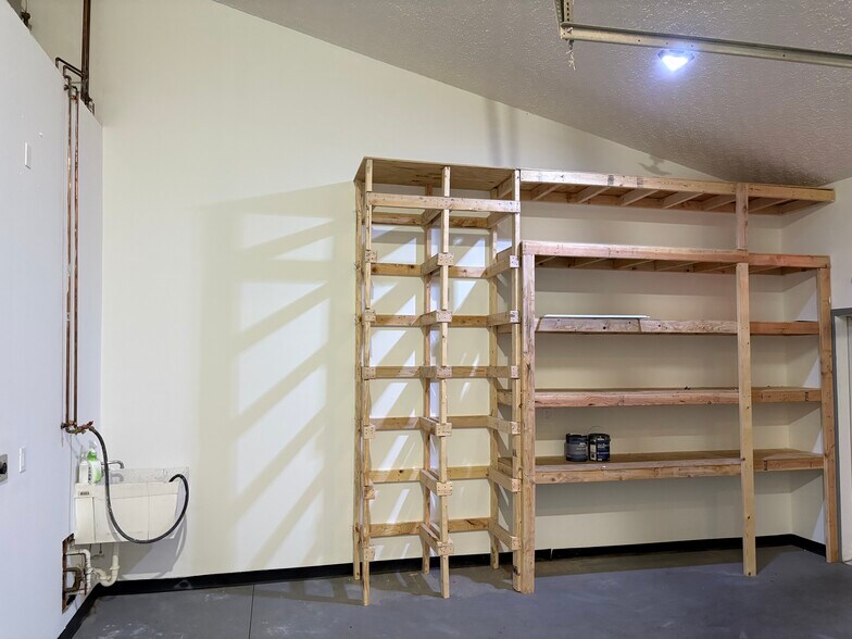 More Photos Of 7909-7925 Station St, Columbus Flex For Lease