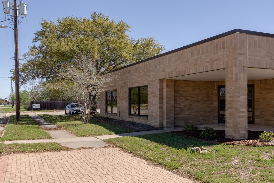 More Photos Of 703 Commerce St, Refugio Office For Sale