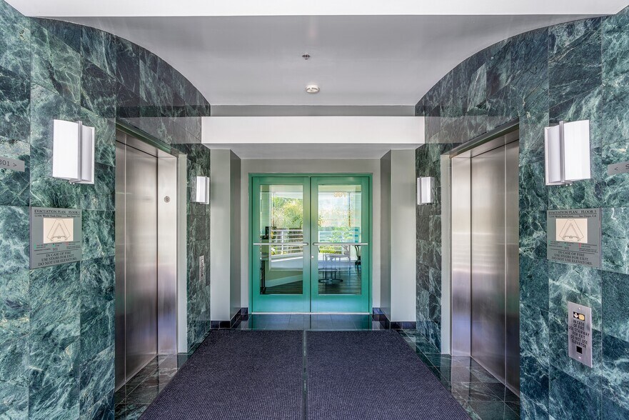 More Photos Of 12396 World Trade Dr, San Diego Medical For Lease