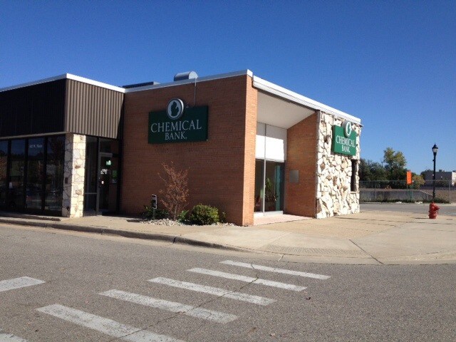 More Photos Of 250-600 Covered Vlg, Belding Storefront For Lease