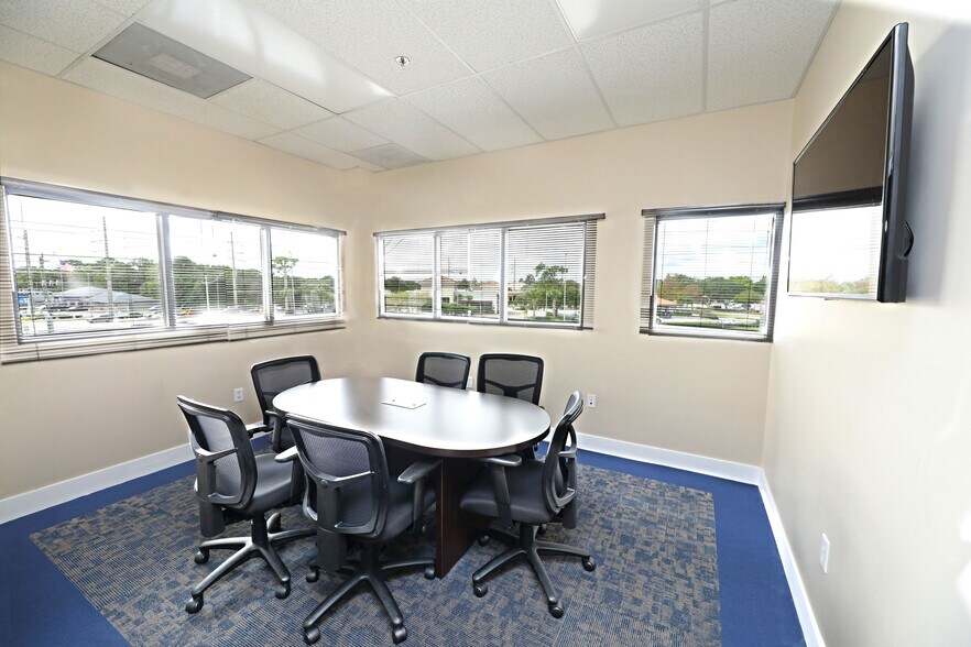 More Photos Of 10570 S US Highway 1, Port Saint Lucie Coworking Space