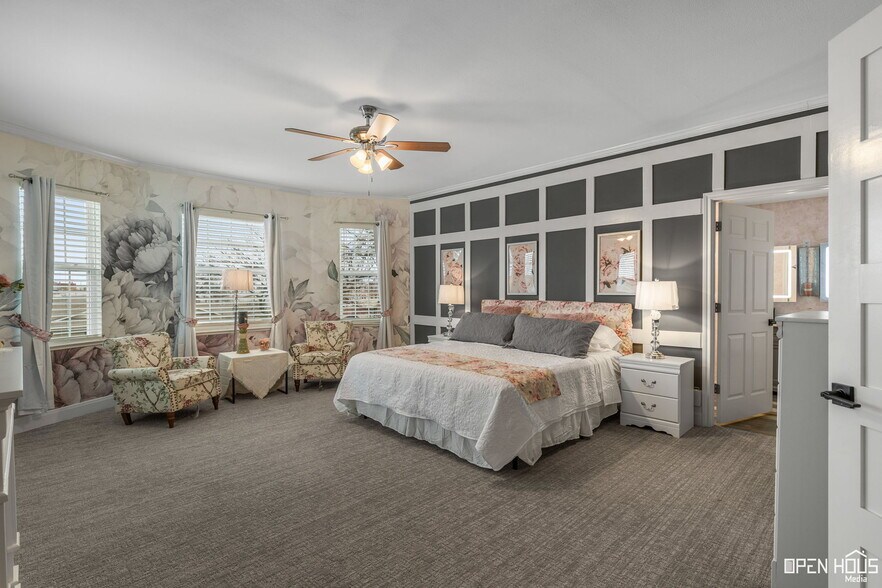 More Photos Of 405 W Gilbert St, Henrietta Hospitality For Sale