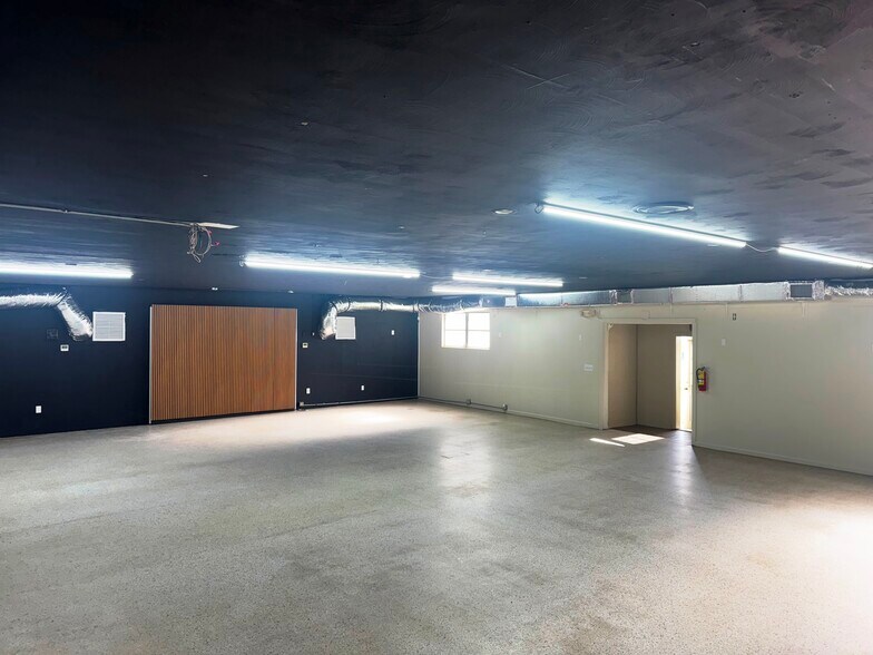 More Photos Of 50 Mildred Dr, Fort Myers Flex For Lease