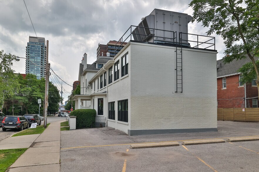 More Photos Of 60 Bedford Rd, Toronto Office For Sale