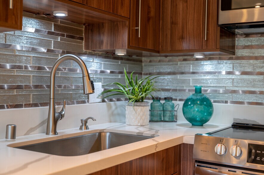 More Photos Of 100 Scholz Plz, Newport Beach Apartments For Sale