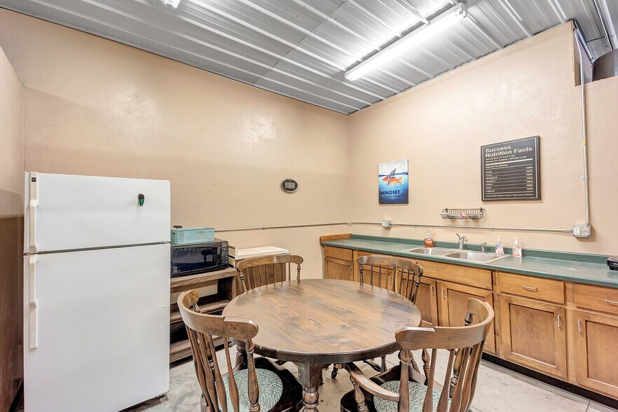 More Photos Of 4040 Velp Ave, Green Bay Specialty For Sale