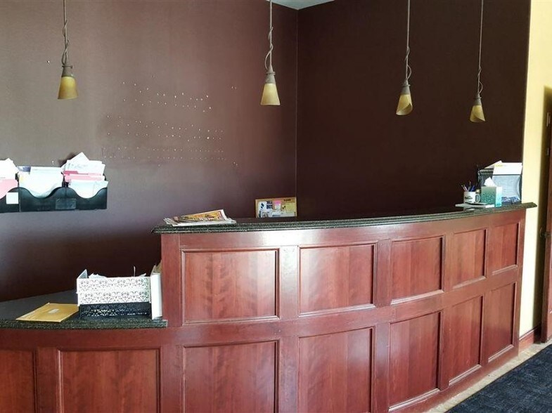 More Photos Of 151 Saint Andrews Ct, Mankato Office For Lease