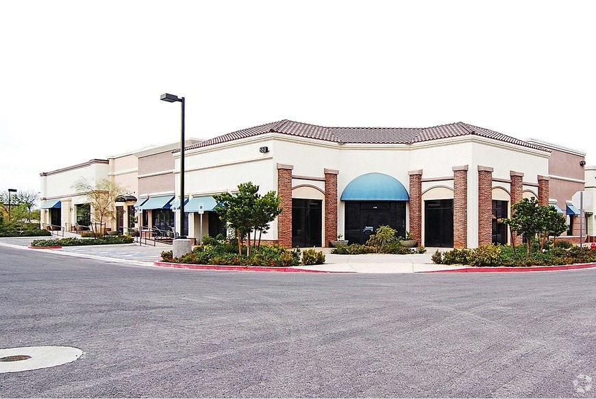 More Photos Of 670 S Green Valley Pky, Henderson Storefront Retail Office For Lease