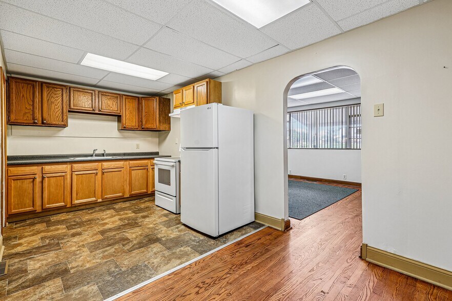 More Photos Of 5558 Wadsworth Rd, Dayton Warehouse For Sale