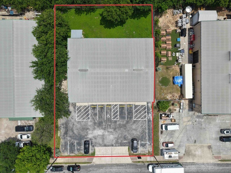 More Photos Of 2350 Patterson Industrial Dr, Pflugerville Warehouse For Lease