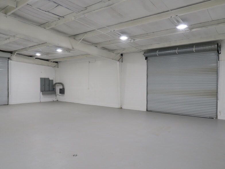 More Photos Of 5830 Star Ln, Houston Light Distribution For Lease