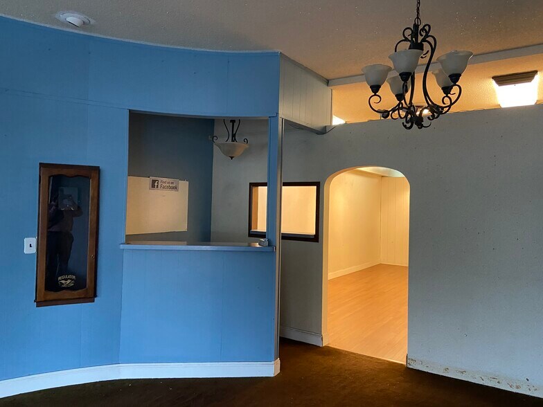 More Photos Of 4446 Main St, Snyder Storefront Retail Office For Lease