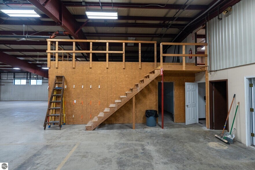 More Photos Of 910 Industrial Dr, Mount Pleasant Warehouse For Sale