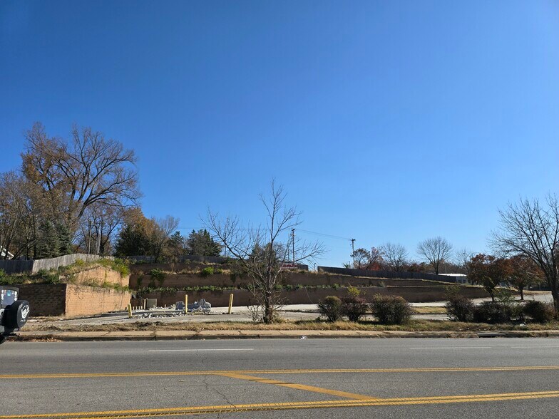 More Photos Of 11200 E Truman Rd, Independence Freestanding For Sale