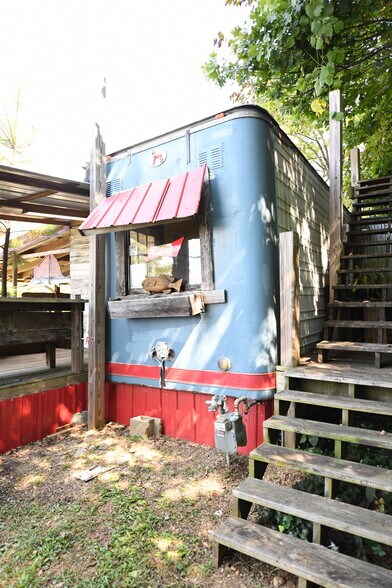 More Photos Of 268 Richland St, Dayton General Retail For Sale