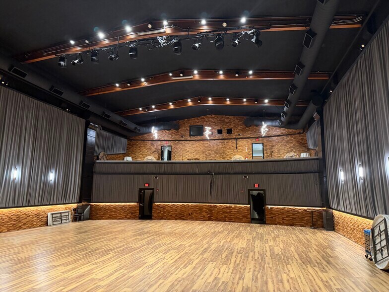 More Photos Of 253 E Main St, Hillsboro Movie Theatre For Sale