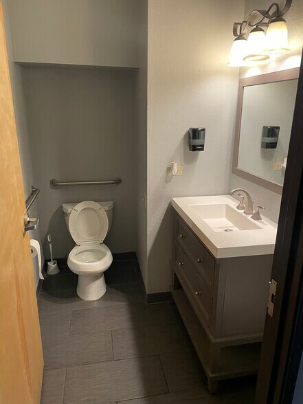 More Photos Of 3980 S Kalamath St, Englewood Warehouse For Sale