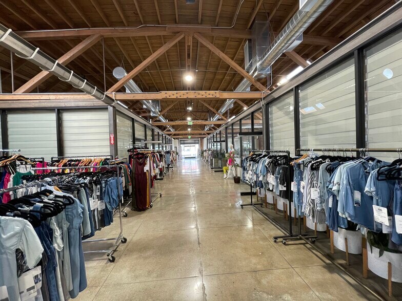 More Photos Of 132 W 39th St, Los Angeles Warehouse For Lease