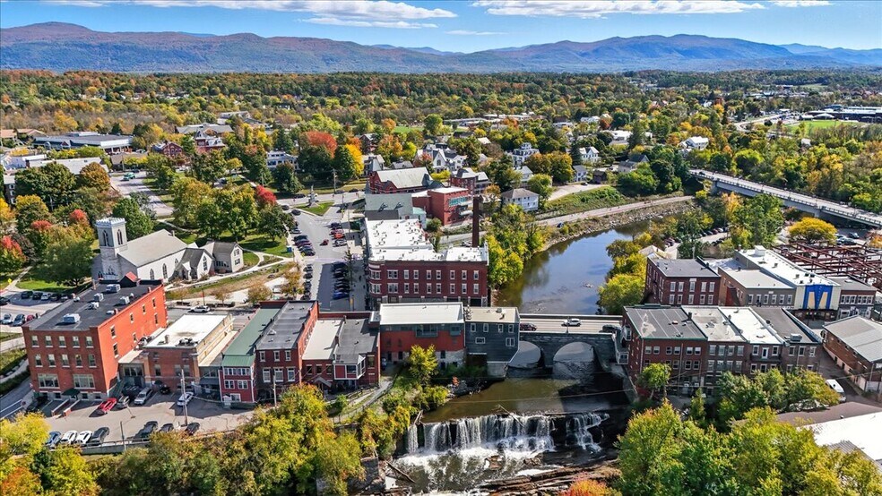 More Photos Of 10 Merchants Row, Middlebury Apartments For Sale