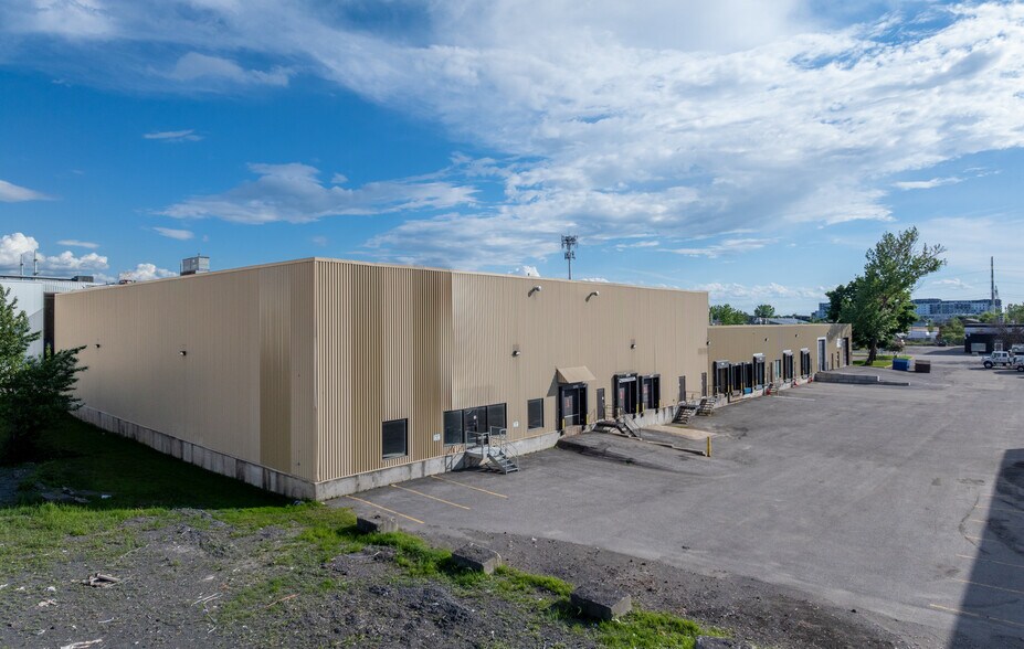 More Photos Of 830 Av Godin, Québec Distribution For Lease