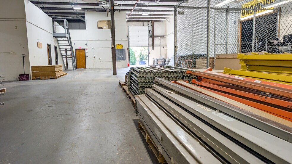 More Photos Of 242 Branford Rd, North Branford Light Manufacturing For Lease