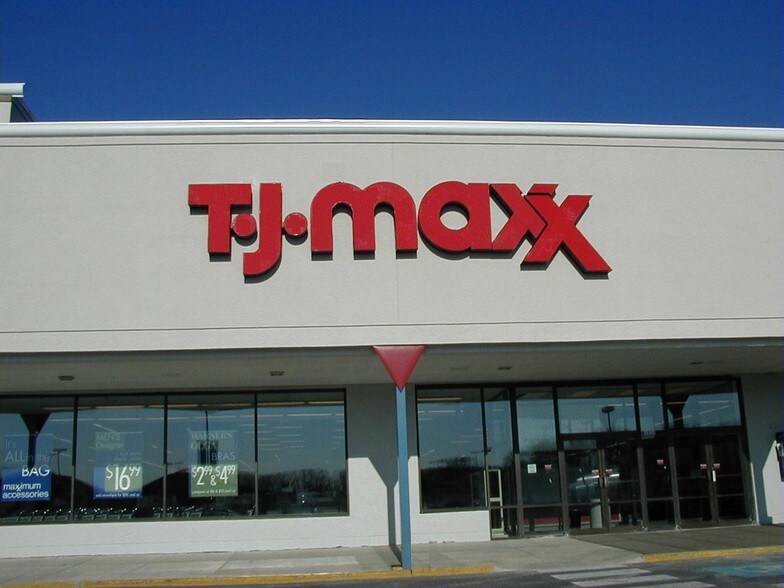 More Photos Of 3490-3556 S Jefferson St, Falls Church General Retail For Lease