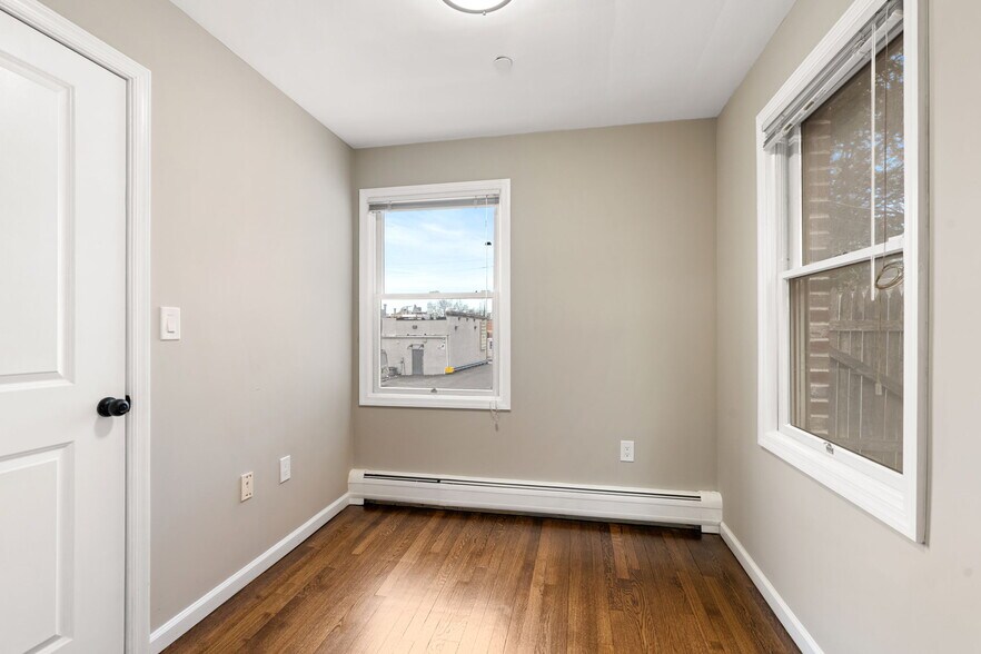 More Photos Of 149 Glenwood Ave, Staten Island Office Residential For Lease