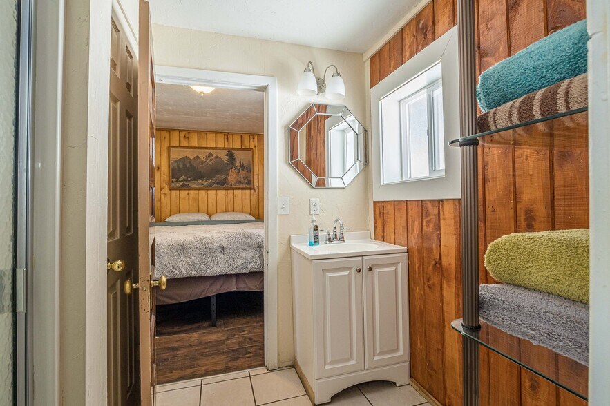 More Photos Of 21221 Baron Lake Dr, Cedaredge Hotel For Sale