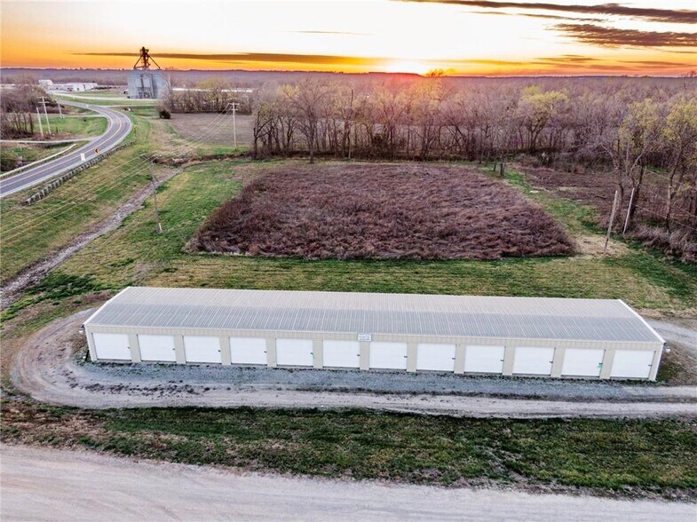 Primary Photo Of 314 10th st, Mound City Self Storage For Sale